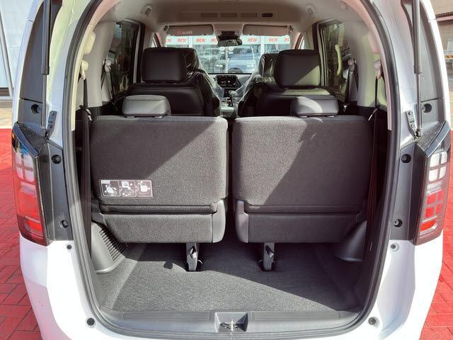 フリード ｅ：ＨＥＶエアー　ＥＸ　登録届出済未使用車　６人乗り　車検：令和１０年１１月　衝突軽減　電動パーキング　ブレーキオートホールド　両側パワースライドドア　プッシュスタート　キーフリー　ＬＥＤヘッドライト（23枚目）