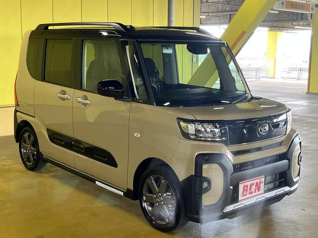 タント ファンクロスターボリミテッド　登録届出済未使用車　ターボ　車検：令和１０年９月　衝突軽減　ＬＥＤ　両側パワースライドドア　９インチＤオーディオ　フルセグＴＶ　全方位カメラ　シートヒーター　ウェルカムオープン（2枚目）