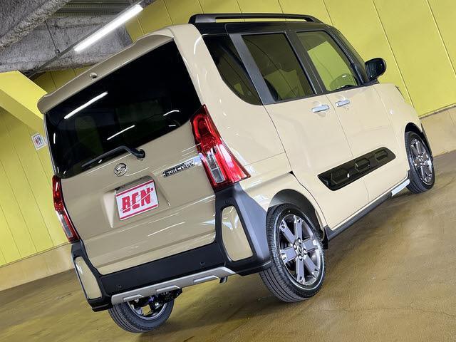 タント ファンクロスターボリミテッド　登録届出済未使用車　ターボ　車検：令和１０年９月　衝突軽減　ＬＥＤ　両側パワースライドドア　９インチＤオーディオ　フルセグＴＶ　全方位カメラ　シートヒーター　ウェルカムオープン（4枚目）