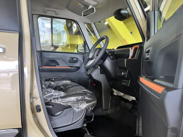 タント ファンクロスターボリミテッド　登録届出済未使用車　ターボ　車検：令和１０年９月　衝突軽減　ＬＥＤ　両側パワースライドドア　９インチＤオーディオ　フルセグＴＶ　全方位カメラ　シートヒーター　ウェルカムオープン（20枚目）