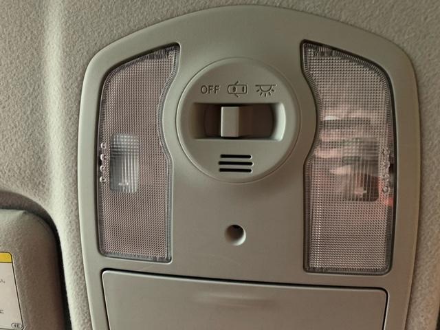S プッシュスタート ETC AUX オートエアコン ラジオ(AM/ FM) CDデッキ パワーステアリング パワーウィンドウ パワーロック(20枚目)