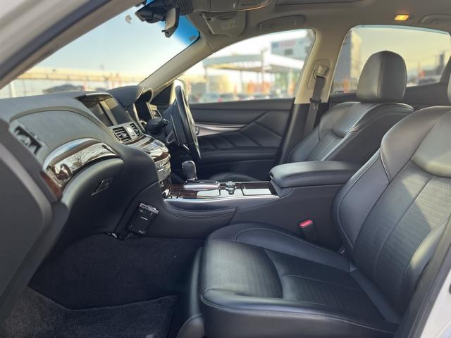 フーガ 370GT タイプS 370GTタイプS_純正ナビ_ブラックレザーシート_サンルーフ_バックカメラ_クルーズコントロール_HIDヘッドライト_ETC_ステアリングリモコン_プッシュスタート_ブラインドスポットモニター(14枚目)