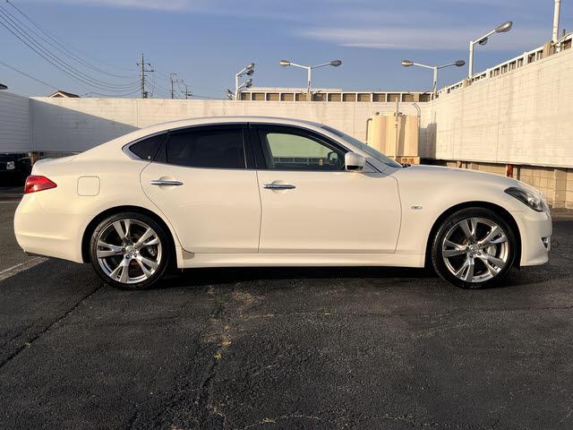 フーガ 370GT タイプS 370GTタイプS_純正ナビ_ブラックレザーシート_サンルーフ_バックカメラ_クルーズコントロール_HIDヘッドライト_ETC_ステアリングリモコン_プッシュスタート_ブラインドスポットモニター(22枚目)