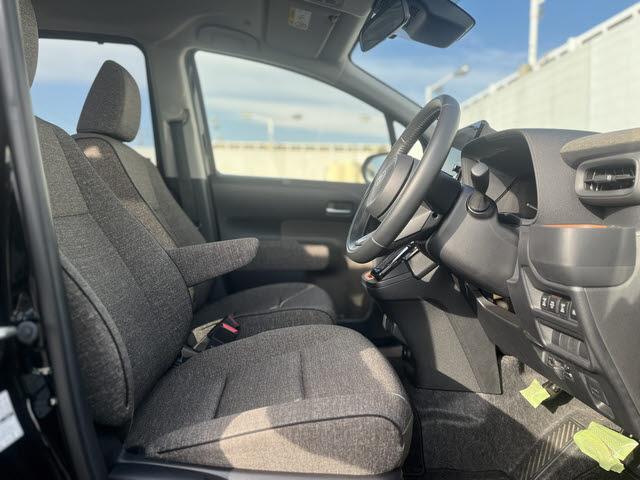 シエンタ Ｚ　Ｚ＿純正８インチＤオーディオ＿フルセグＴＶ＿Ｂｌｕｅｔｏｏｔｈ＿ＥＴＣ＿両側パワースライドドア＿レーダークルーズコントロール＿アイドリングストップ＿ＬＥＤヘッドライト＿ステアリングリモコン（7枚目）