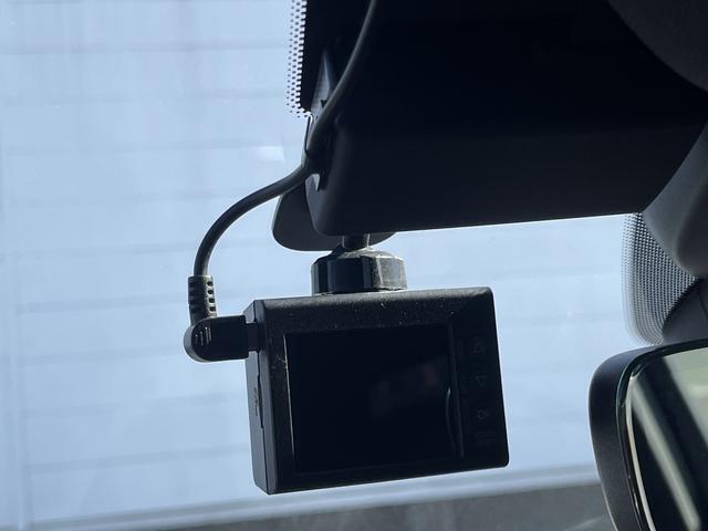 A4 2.0TFSIクワトロSラインパケ 2.0TFSIクワトロSラインパッケージ4WD アダクティブクルーズ 純正ナビ/フルセグ バックモニター プッシュスタート LEDヘッドライト ハーフレザーシート パワーシート 電子パーキング(12枚目)