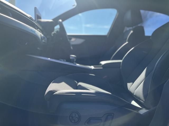 A4 2.0TFSIクワトロSラインパケ 2.0TFSIクワトロSラインパッケージ4WD アダクティブクルーズ 純正ナビ/フルセグ バックモニター プッシュスタート LEDヘッドライト ハーフレザーシート パワーシート 電子パーキング(14枚目)