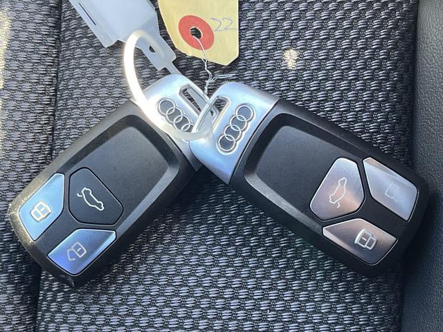 A4 2.0TFSIクワトロSラインパケ 2.0TFSIクワトロSラインパッケージ4WD アダクティブクルーズ 純正ナビ/フルセグ バックモニター プッシュスタート LEDヘッドライト ハーフレザーシート パワーシート 電子パーキング(26枚目)