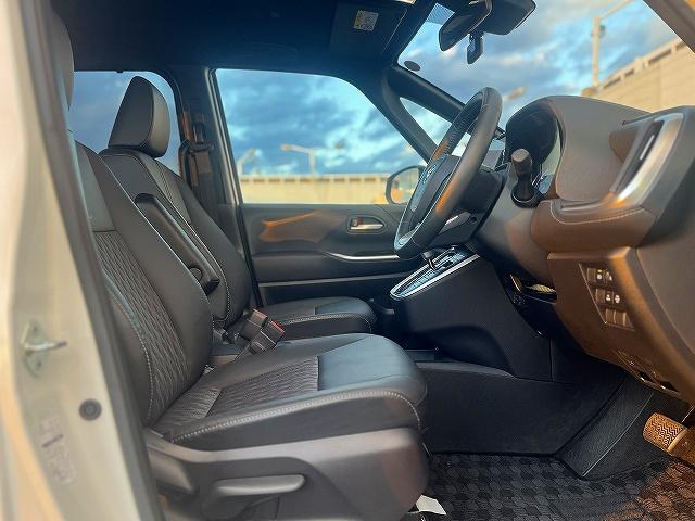 ノア ハイブリッドＳ－Ｚ　ハイブリッドＳ－Ｚ＿１０．５インチＤＡナビ／フルセグＴＶ＿ＬＥＤライト＿両側パワースライドドア＿クルーズコントロール＿前席シートヒーター＿前後ドライブレコーダー（7枚目）