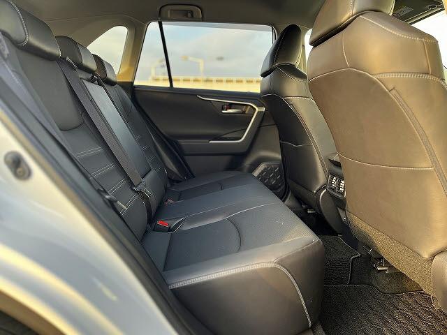 RAV4 G G_TRDエアロ_レザーシート_純正ナビ/フルセグ_パノラミックビューモニター_ブラインドスポットモニター_パワーバックドア_ステアリングヒーター_黒レザーシート_TRDエアロ_前席シートヒーター(8枚目)