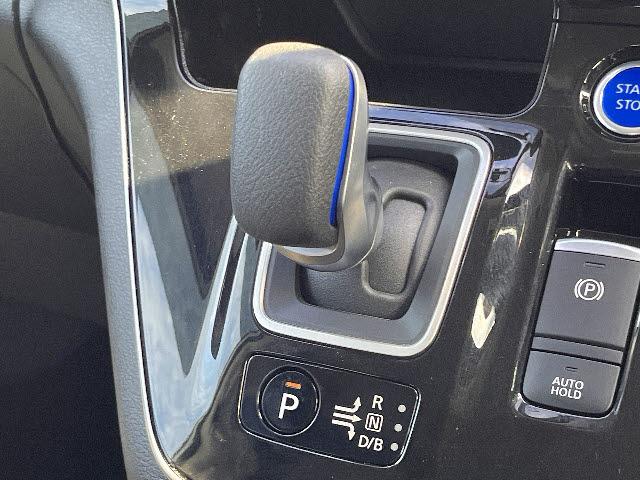 セレナ e-パワー ハイウェイスターV eパワーハイウェイスターV_セーフティパック_アラウンドM_社外ナビ/フルセグTV_両側パワースライドドア_プロパイロット_ステアリングヒーター_LEDヘッドライト(16枚目)