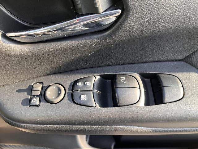 セレナ e-パワー ハイウェイスターV eパワーハイウェイスターV_プロパイロット_純正ナビ/フルセグTV_アラウンドV_後席モニター_両側パワースライドドア_スマートルームミラー_LEDヘッドライト_ドライブレコーダー_ETC(23枚目)