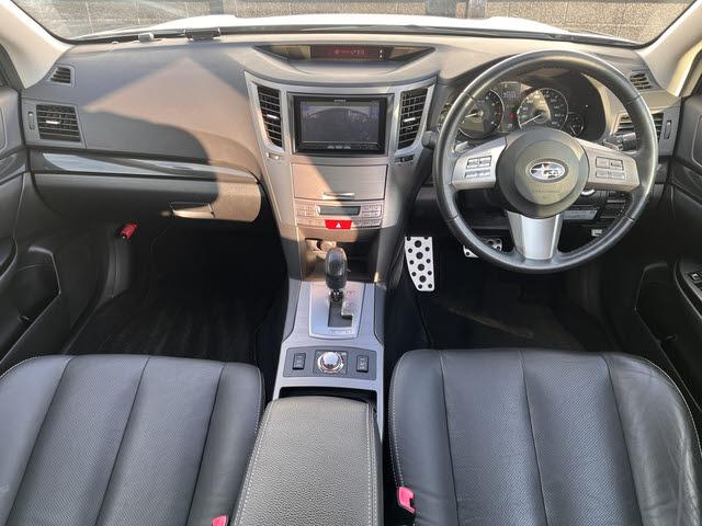 レガシィアウトバック 2.5iアイサイト Sパッケージリミテッド 2.5iアイサイトSパッケージリミテッド_4WD_ワンオーナー_社外ナビ/フルセグTV_HIDヘッドライト_前席シートヒーター_クルーズコントロール_(3枚目)