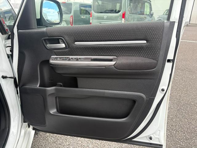 ステップワゴンスパーダ スパーダホンダセンシング ホンダセンシング純正ナビBカメラETC付き 両側電動スライドドア アルミホイール オートクルーズコントロール ターボ アイドリングストップ 衝突防止システム LEDヘッドランプ スマートキー エアコン(70枚目)