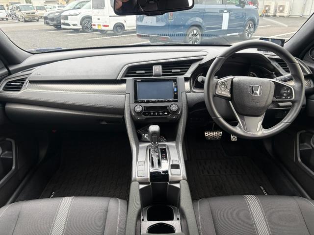 シビック ハッチバック ホンダセンシング純正ナビBカメラ ETC アルミホイール フルセグ シートヒーター オートクルーズコントロール ターボ DVD再生 アイドリングストップ 衝突防止システム LEDヘッドランプ エアコン(3枚目)