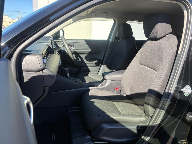 ヴェゼル ｅ：ＨＥＶＸ　１オーナー・センシング純正ナビＢカメラＥＴＣ　アルミホイール　フルセグ　オートクルーズコントロール　アイドリングストップ　衝突防止システム　ＬＥＤヘッドランプ　ドライブレコーダー　スマートキー　記録簿（16枚目）