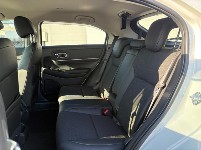 ヴェゼル e:HEVZ 1オーナー・センシング純正ナビBカメラ アルミホイール フルセグ 電動リアゲート シートヒーター オートクルーズコントロール DVD再生 アイドリングストップ 衝突防止システム 盗難防止システム(17枚目)