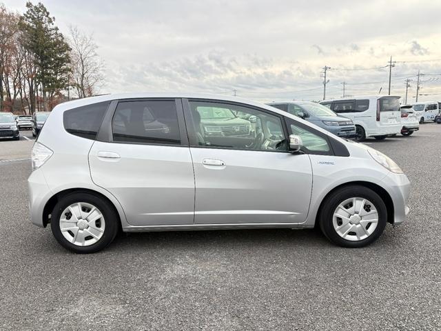 フィットハイブリッド スマートセレクションファインスタイル　社外ナビＢカメラ（8枚目）