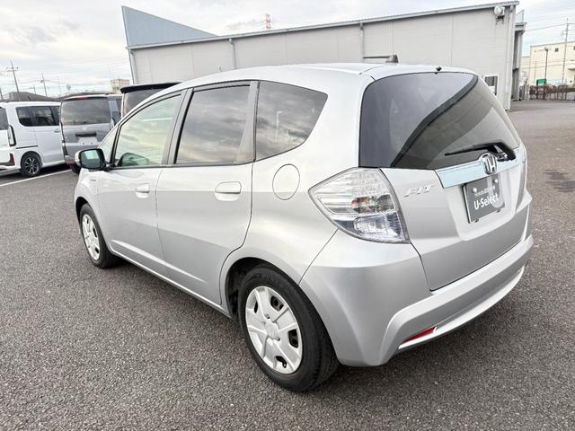 フィットハイブリッド スマートセレクションファインスタイル　社外ナビＢカメラ（11枚目）