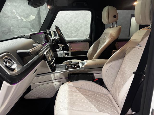 Gクラス G63 マグノヒーローエディション 75台限定 AMGナイトパッケージ・マグノ Gmanufakturプログラムプラス AMGナイトPKGII マグノナイトブラックアクセント マッドブラック22インチAW AMGカーボンファイバーインテ(18枚目)