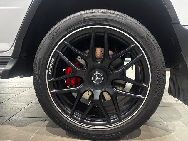 Gクラス G63 マグノヒーローエディション 75台限定 AMGナイトパッケージ・マグノ Gmanufakturプログラムプラス AMGナイトPKGII マグノナイトブラックアクセント マッドブラック22インチAW AMGカーボンファイバーインテ(36枚目)