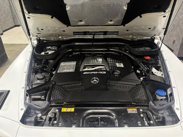 Gクラス G63 マグノヒーローエディション 75台限定 AMGナイトパッケージ・マグノ Gmanufakturプログラムプラス AMGナイトPKGII マグノナイトブラックアクセント マッドブラック22インチAW AMGカーボンファイバーインテ(39枚目)