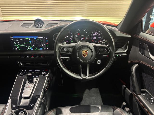 911 911カレラ レザーインテリアブラック インテリアトリムPKG装飾コントラストカラーステッチ 20/21インチCarreraSホイール ハイグロスブラック塗装仕上げ スホーツエグゾーストシステムブラックカラー(12枚目)