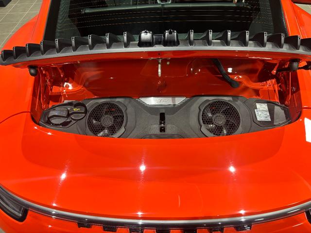 911 911カレラ レザーインテリアブラック インテリアトリムPKG装飾コントラストカラーステッチ 20/21インチCarreraSホイール ハイグロスブラック塗装仕上げ スホーツエグゾーストシステムブラックカラー(33枚目)