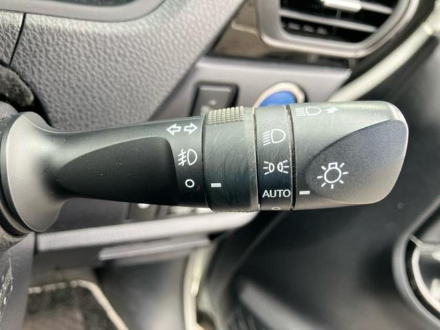 ノア ハイブリッドSiダブルバイビー 新品タイヤ/保証書/純正 10インチ SDナビ/衝突安全装置/両側電動スライドドア/シートヒーター 前席/車線逸脱防止支援システム/シート ハーフレザー/パーキングアシスト バックガイド バックカメラ(16枚目)