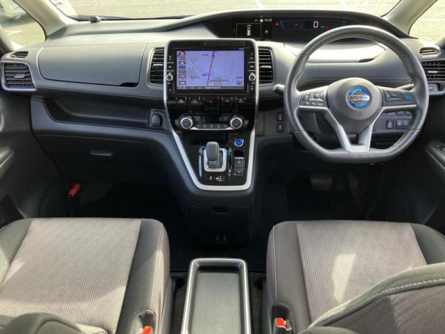 セレナ eパワーハイウェイスターV 純正 9インチ SDナビ/フリップダウンモニター 純正 12.1インチ/インテリジェントルームミラー/衝突安全装置/両側電動スライドドア/シートヒーター 前席/車線逸脱防止支援システム 後席モニター(4枚目)