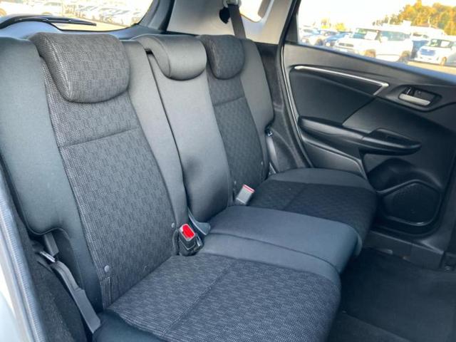 フィット １３Ｇ・Ｌパッケージ　新品タイヤ／保証書／純正　ＳＤナビ／パーキングアシスト　バックガイド／ヘッドランプ　ＬＥＤ／ＵＳＢジャック／ＥＴＣ／ＥＢＤ付ＡＢＳ／横滑り防止装置／アイドリングストップ／バックモニター　バックカメラ（6枚目）