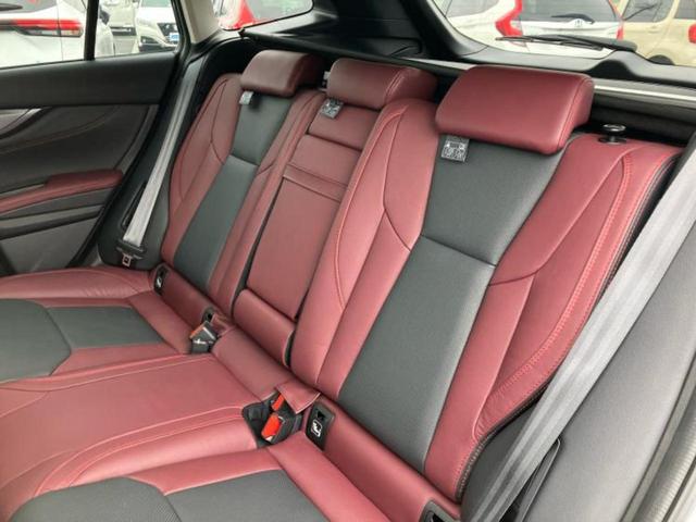 レヴォーグ ４ＷＤ　ＳＴＩスポーツＥＸ　新品タイヤ／保証書／純正　１１．６インチ　メモリーナビ／スマートリヤビューミラー／アイサイト／シートヒーター　全席／車線逸脱防止支援システム／シート　フルレザー／電動バックドア　革シート　バックカメラ（8枚目）