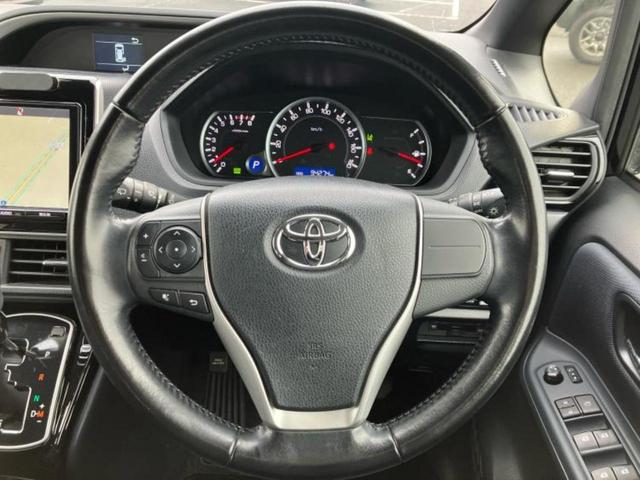 ヴォクシー ＺＳキラメキ２　保証書／純正　９インチ　ＳＤナビ／フリップダウンモニター　純正　１２．１インチ／トヨタセーフティセンス／両側電動スライドドア／車線逸脱防止支援システム／ヘッドランプ　ＬＥＤ　衝突被害軽減システム（15枚目）