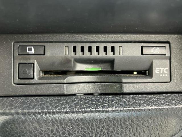 ヴォクシー ＺＳキラメキ２　保証書／純正　９インチ　ＳＤナビ／フリップダウンモニター　純正　１２．１インチ／トヨタセーフティセンス／両側電動スライドドア／車線逸脱防止支援システム／ヘッドランプ　ＬＥＤ　衝突被害軽減システム（27枚目）