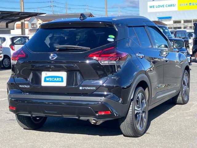 キックス Ｘ　新品タイヤ／社外　ナビ／インテリジェントルームミラー／エマージェンシーブレーキ／アラウンドビューモニター／車線逸脱防止支援システム／シート　ハーフレザー／プロパイロット／ヘッドランプ　ＬＥＤ　ＥＴＣ（3枚目）