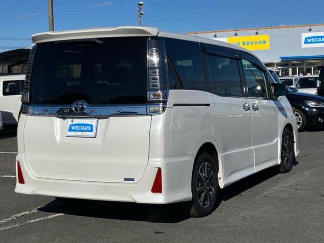 ヴォクシー ＺＳキラメキ２　新品タイヤ／純正　９インチ　ＳＤナビ／フリップダウンモニター　純正　１２．１インチ／トヨタセーフティセンス／車線逸脱防止支援システム／ヘッドランプ　ＬＥＤ／Ｂｌｕｅｔｏｏｔｈ接続／ＥＴＣ２．０（3枚目）