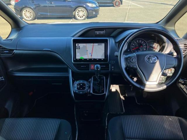 ヴォクシー ＺＳキラメキ２　新品タイヤ／純正　９インチ　ＳＤナビ／フリップダウンモニター　純正　１２．１インチ／トヨタセーフティセンス／車線逸脱防止支援システム／ヘッドランプ　ＬＥＤ／Ｂｌｕｅｔｏｏｔｈ接続／ＥＴＣ２．０（4枚目）