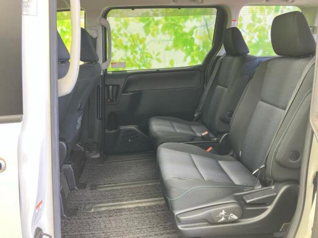 ヴォクシー ハイブリッドＺＳキラメキ２　純正　９インチ　ＳＤナビ／トヨタセーフティセンス／両側電動スライドドア／車線逸脱防止支援システム／ドライブレコーダー　純正／ヘッドランプ　ＬＥＤ／Ｂｌｕｅｔｏｏｔｈ接続／ＥＴＣ２．０　ワンオーナー（8枚目）