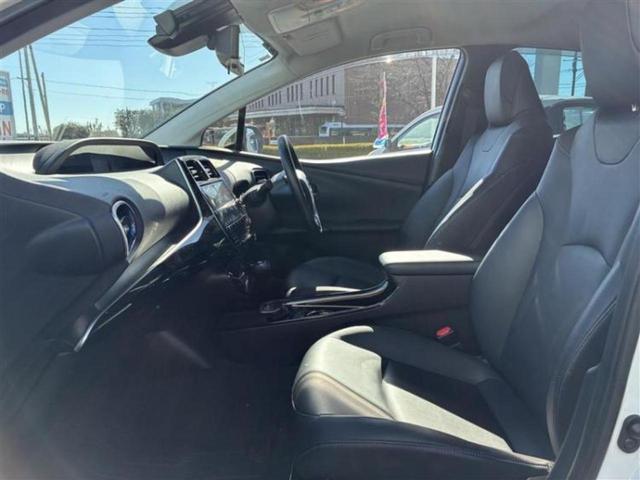 プリウス Ａツーリングセレクション　モデリスタエアロ／純正　９インチ　ＳＤナビ／デジタルインナーミラー／トヨタセーフティセンス／シートヒーター　前席／車線逸脱防止支援システム／パーキングアシスト　自動操舵／ドライブレコーダー　純正（6枚目）