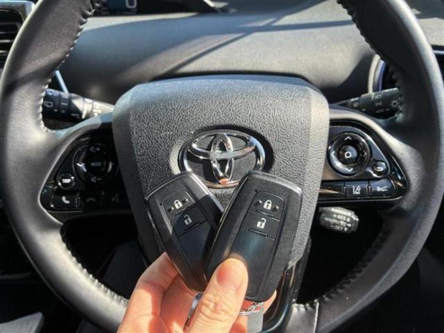 プリウス Ａツーリングセレクション　モデリスタエアロ／純正　９インチ　ＳＤナビ／デジタルインナーミラー／トヨタセーフティセンス／シートヒーター　前席／車線逸脱防止支援システム／パーキングアシスト　自動操舵／ドライブレコーダー　純正（16枚目）