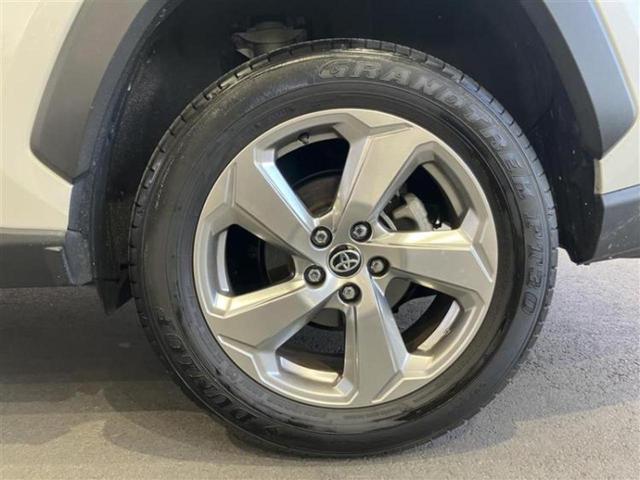ＲＡＶ４ ４ＷＤハイブリッドＧ　サンルーフ／保証書／ディスプレイオーディオ＋ナビ／衝突安全装置／シートヒーター／パノラミックビューモニター／車線逸脱防止支援システム／シート　合皮／電動バックドア／ドライブレコーダー　純正　電動シート（18枚目）