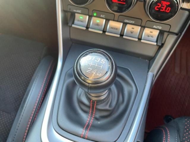 ＧＲ８６ ＲＺ　ＧＲエアロ（ＦＳＲ）／ＴＲＤ４本出しマフラー／９インチ純正ＮａｖｉＴＶ／シ－トヒーター（12枚目）