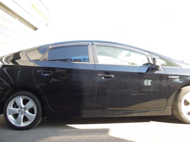 プリウス Sツーリングセレクション LEDヘッドライト/ナビ/フルセグTV/DVD再生/純正17インチアルミ(4枚目)