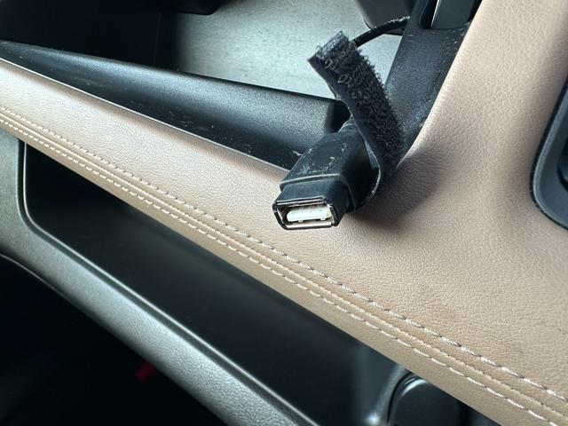 セレナ ハイウェイスター プロパイロットエディション プロパイロット 純正フルセグナビ 純正フリップダウン バックカメラ Bluetoothミュージック ETC 両側パワースライド ハーフレザーシート LEDヘッドライト(9枚目)