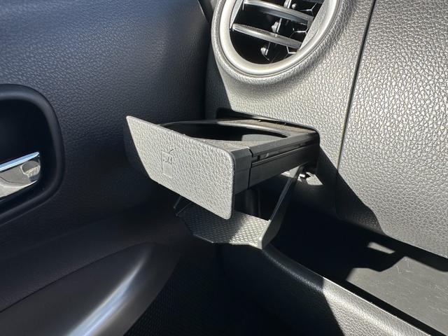 デイズ Ｘ　Ｖセレクション＋セーフティＩＩ　純正フルセグメモリーナビ　バックカメラ　アラウンドビューモニター　Ｂｌｕｅｔｏｏｔｈミュージック　ＥＴＣ　ドラレコ　衝突軽減装置　スマートキー　プッシュスタート　ＨＩＤヘッドライト（32枚目）