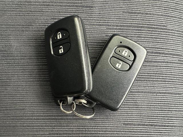 プリウス Ｇ　純正フルセグメモリーナビ　Ｂｌｕｅｔｏｏｔｈミュージック　バックカメラ　ＥＴＣ　パワーシート　ハーフレザーシート　オートライト　オートエアコン　オートクルーズ　ＨＩＤヘッドライト（11枚目）