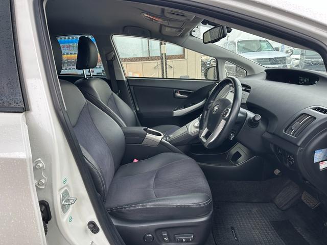 プリウス Ｇ　純正フルセグメモリーナビ　Ｂｌｕｅｔｏｏｔｈミュージック　バックカメラ　ＥＴＣ　パワーシート　ハーフレザーシート　オートライト　オートエアコン　オートクルーズ　ＨＩＤヘッドライト（24枚目）