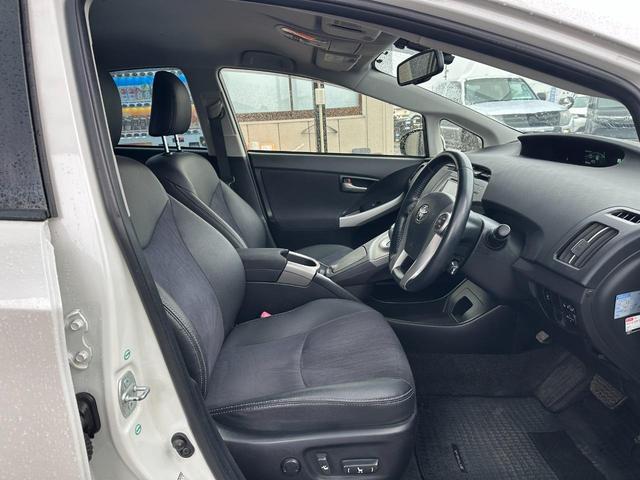 プリウス Ｇ　純正フルセグメモリーナビ　Ｂｌｕｅｔｏｏｔｈミュージック　バックカメラ　ＥＴＣ　パワーシート　ハーフレザーシート　オートライト　オートエアコン　オートクルーズ　ＨＩＤヘッドライト（25枚目）