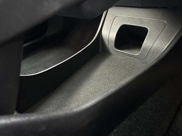 プリウス Ｇ　純正フルセグメモリーナビ　Ｂｌｕｅｔｏｏｔｈミュージック　バックカメラ　ＥＴＣ　パワーシート　ハーフレザーシート　オートライト　オートエアコン　オートクルーズ　ＨＩＤヘッドライト（35枚目）