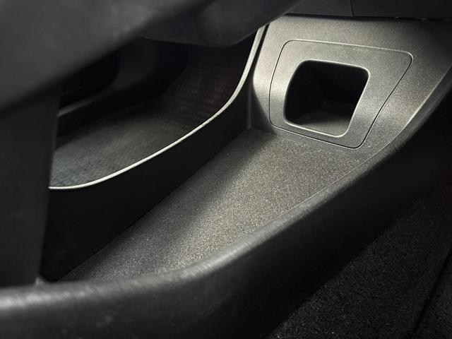 プリウス Ｇ　純正フルセグメモリーナビ　Ｂｌｕｅｔｏｏｔｈミュージック　バックカメラ　ＥＴＣ　パワーシート　ハーフレザーシート　オートライト　オートエアコン　オートクルーズ　ＨＩＤヘッドライト（36枚目）