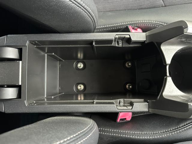 プリウス Ｇ　純正フルセグメモリーナビ　Ｂｌｕｅｔｏｏｔｈミュージック　バックカメラ　ＥＴＣ　パワーシート　ハーフレザーシート　オートライト　オートエアコン　オートクルーズ　ＨＩＤヘッドライト（38枚目）